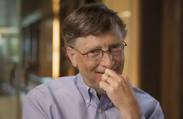 Gates revierte su visión: el cambio climático no es una amenaza inminente y prioriza la pobreza