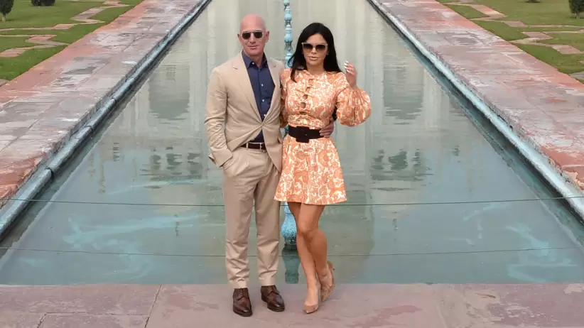 Jeff con su novia Lauren Sánchez