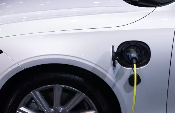 Importaciones de vehículos híbridos y eléctricos crecieron 62,8% y marcan un récord en 2025