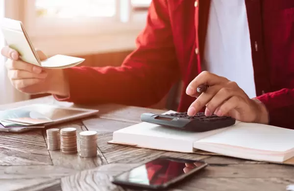 Cuatro consejos prácticos de ahorro para terminar el año con las "cuentas en orden"