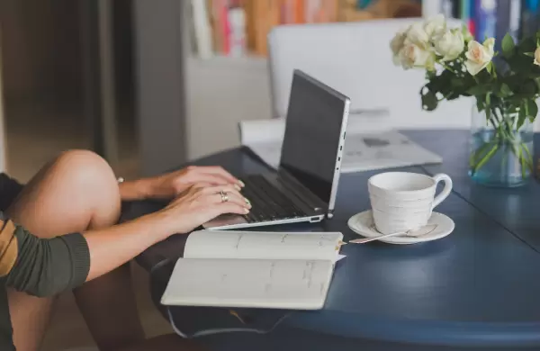 Millennials y centennials impulsan el fenómeno "freelance" en Paraguay: reduce brecha en el empleo joven y dinamiza la economía