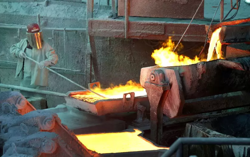 Cobre. Trabajador en una fundicin de cobre en Ventanas, Chile. Enero, 2015. REUTERS/Rodrigo Garrido