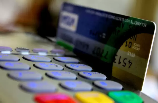 El efectivo ya no es efectivo: medios de pagos van ganando y tarjetas de débito llevan la posta