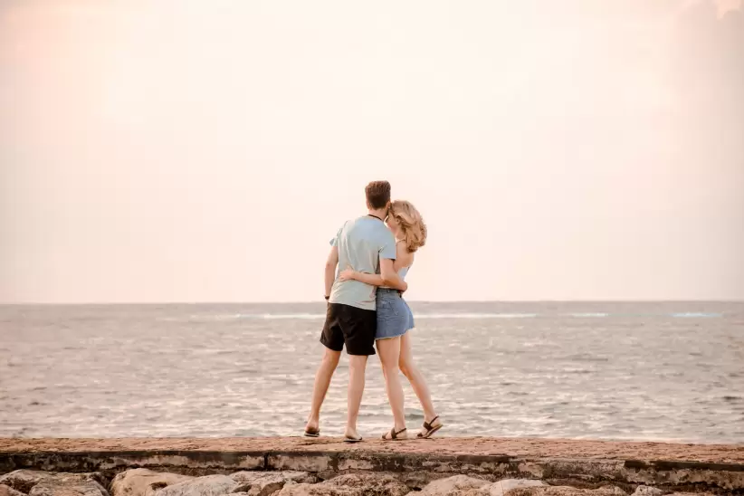 Pareja amor vacaciones playa