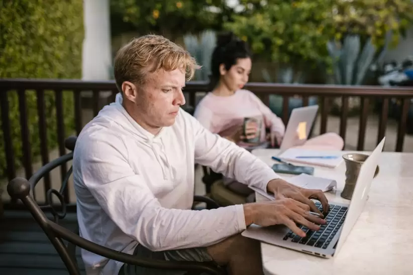 Fotos de stock gratuitas de de perfil, escribir a máquina, escribir en el ordenador