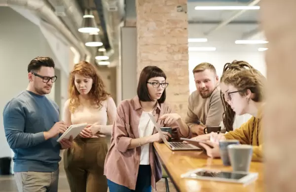 Cómo abordar el comportamiento tóxico en los grupos de trabajo