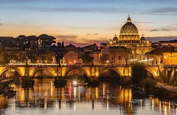 Entre selfies y multitudes insoportables, el Vaticano y otros pequeños estados europeos enfrentan su peor crisis turística