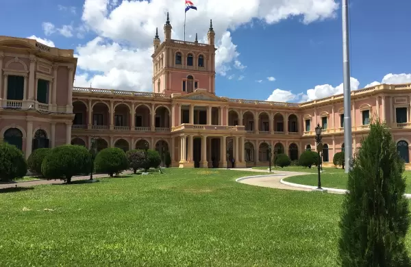 Seguridad jurídica y cooperación, son los dos asuntos pendientes de Paraguay según ex presidentes