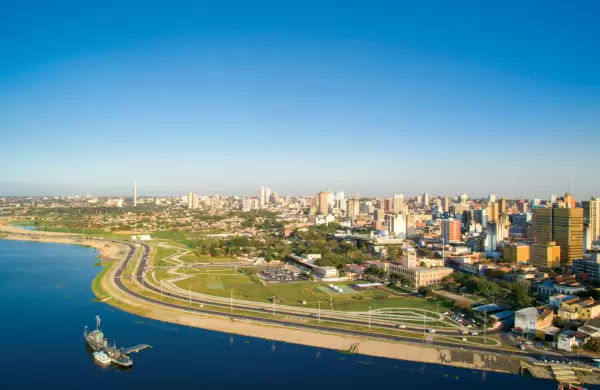 Al Paraguay ingresaron 2.907 turistas por día en el 2024 (22% más visitantes que el año anterior)