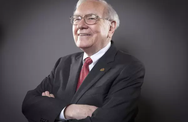 Las 2 acciones inesperadas que adquirió Warren Buffett en los últimos tres meses