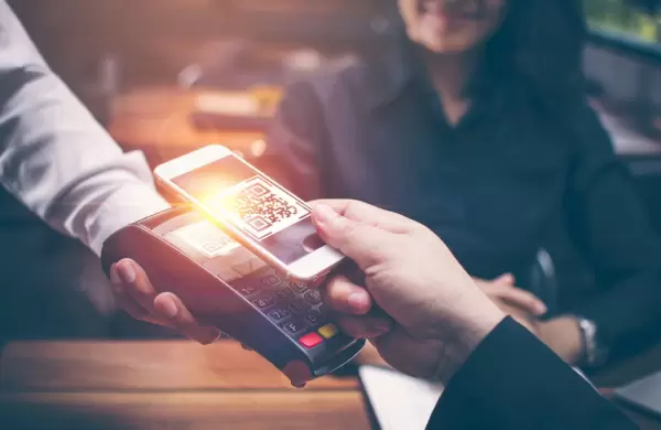 El QR es el nuevo rey en pagos físicos y extracciones de efectivo en Paraguay