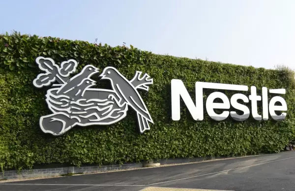 Nestlé deja los helados y el agua embotellada: reordena su imperio alimentario y se desprende de negocios históricos