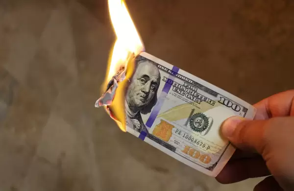 Dólar en retroceso: dónde están ganando plata los inversores que leyeron antes el cambio de ciclo