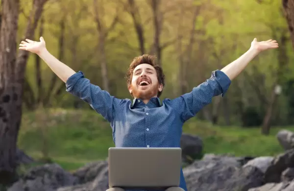 Qué lugar ocupa la Argentina en el ranking mundial de la felicidad en 2025