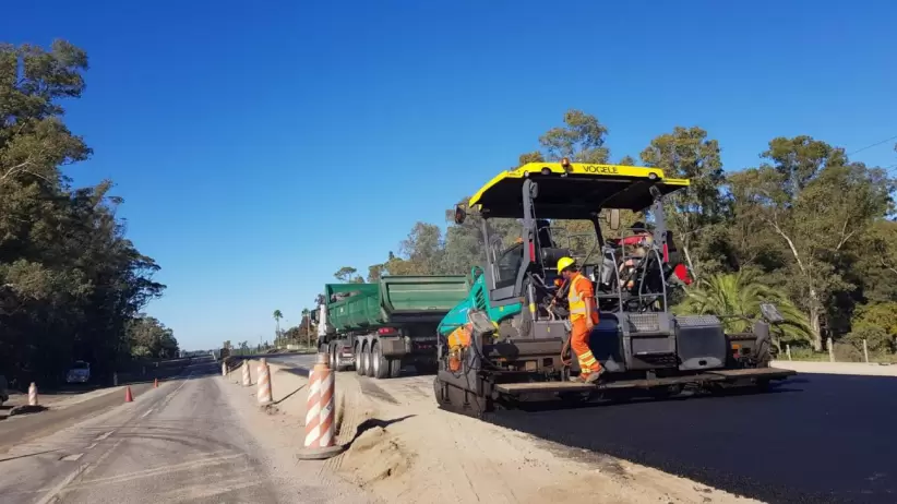 Obras de Infraestructura en Uruguay, la construccin de doble va en ruta 3.