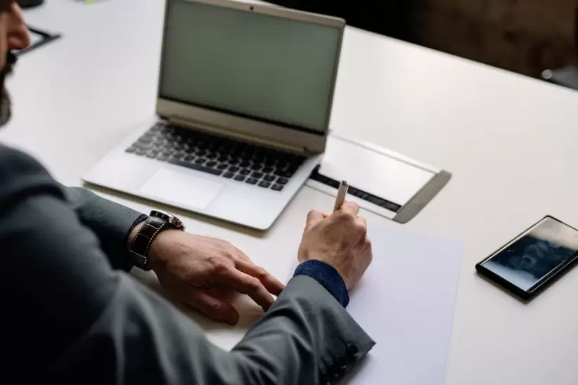 Fotos de stock gratuitas de bolígrafo, empresario, escribiendo