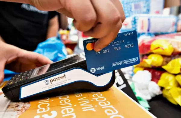 Tarjeteo: los paraguayos hacen más compras pero de menor valor
