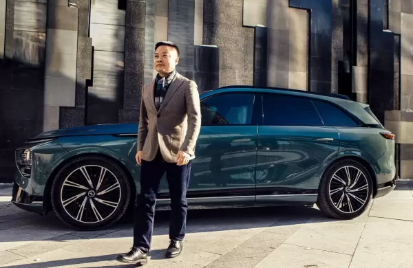 Quién es el fabricante de autos eléctricos que le "quita el sueño" a Elon Musk y acaba de anunciar su expansión