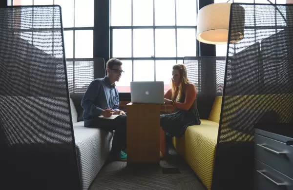 Los pros y contras de gestionar un negocio con tu pareja