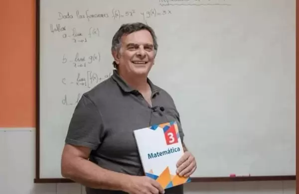 Profe Ginzo trasciende fronteras enseñando matemáticas en Tik Tok