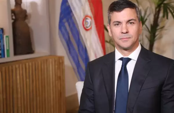 Santiago Peña: "Anhelo convencer a los paraguayos del destino de grandeza que tenemos"