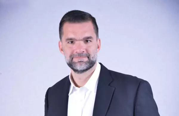 Roberto Laratro asume desafío de nuevo Director General de Tigo Paraguay