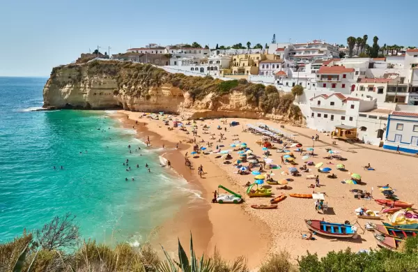 Esta costa soleada es el destino más barato de Europa: cuál es y cómo son sus precios