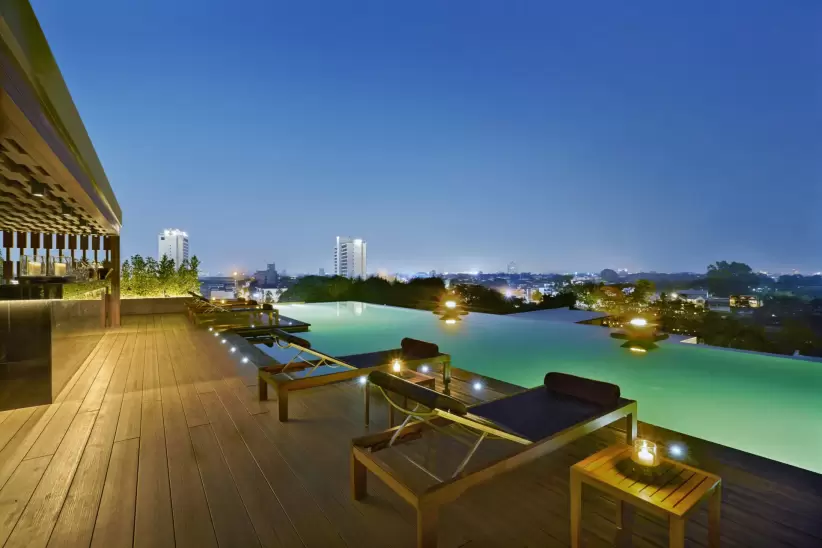 anantara_chiang_mai_serviced_suites_pool_view_rooftop_pool_sunbed_night-3976x2652