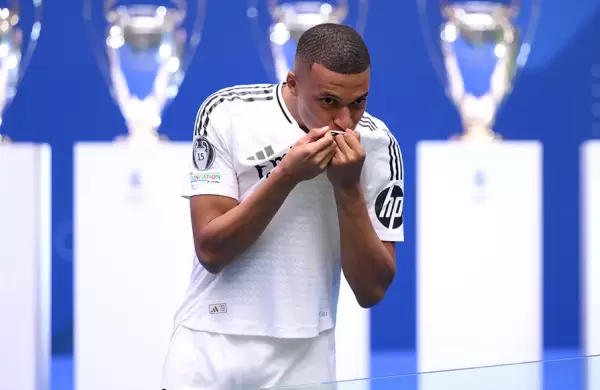 "Soy un niño feliz": Mbappé se presentó ante 80.000 fanáticos y ahora se espera por su debut