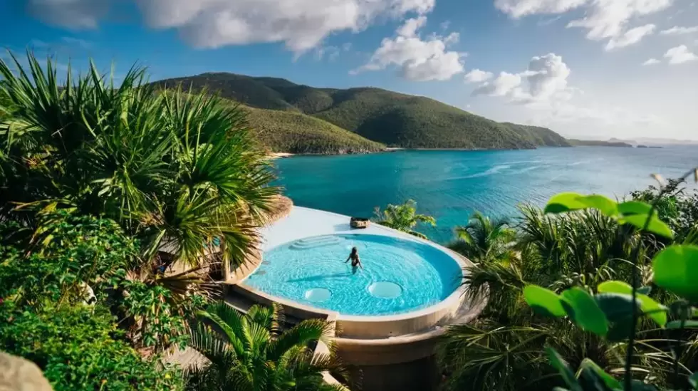 Piscina en Point Estate - Isla Moskito