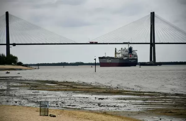 Economía podría entrar en pausa ante complicación en la navegabilidad: embarcaciones están varadas y pone en jaque logística fluvial de la región
