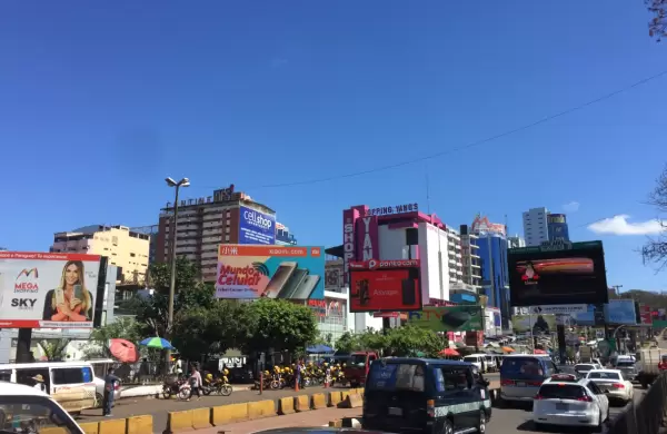 Turismo de compra en caída, el efecto del real débil en el comercio fronterizo