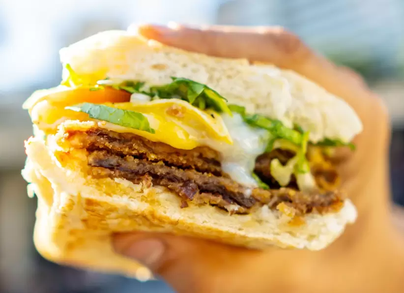 En&nbsp;Argentina, la&nbsp;milanesa&nbsp;se convirtió en el emblema del pedido local.