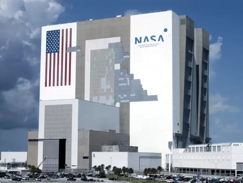  La NASA canceló hace poco los planes para instalar una estación en órbita lunar .