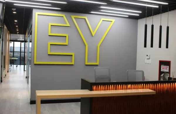 EY cumple 50 años construyendo un mundo de negocios mejor a través de la historia y la innovación