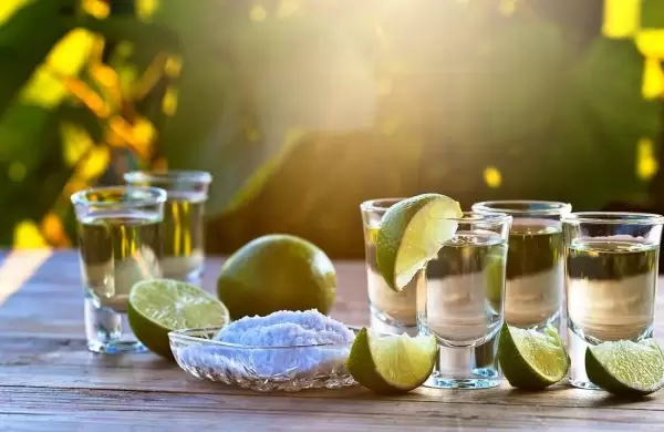 El auge del tequila: cómo las bebidas premium y artesanales están cambiando su consumo