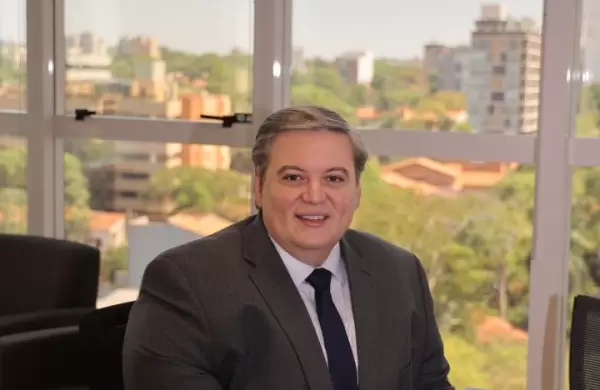 Osvaldo Serafini: el joven cajero que soñó y lo logró (empezó de abajo y hoy dirige uno de los 5 bancos más grandes del país)