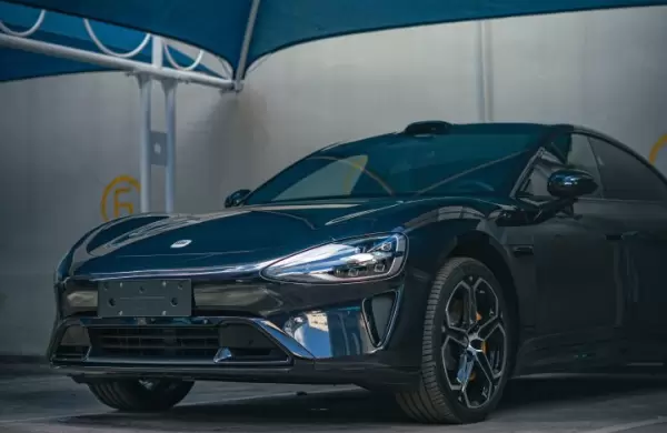 Exitoso empresario apuesta por los vehículos eléctricos, importando no uno, sino dos autos eléctricos (Xiaomi SU7)