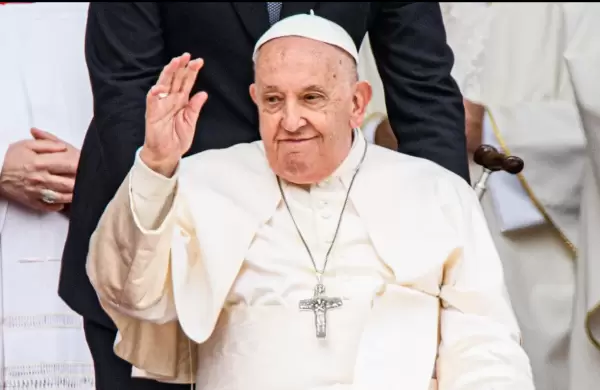 La frágil salud del Papa y el millonario déficit del Vaticano