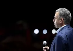 Yamandú Orsi: el profesor de estilo campechano, elegido por Mujica, que aseguró el retorno de la izquierda al poder 