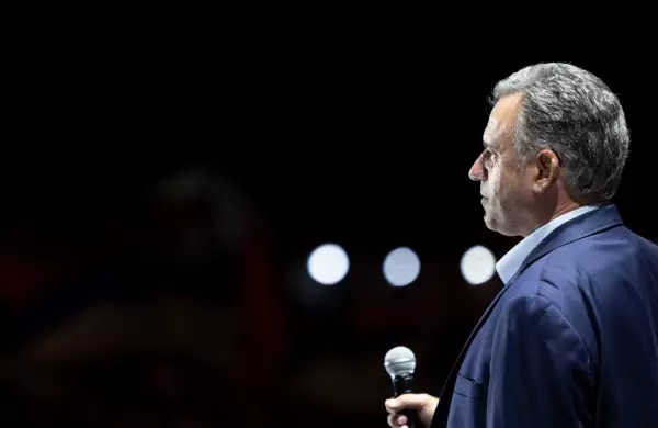 Yamandú Orsi: el profesor de estilo campechano, elegido por Mujica, que aseguró el retorno de la izquierda al poder 