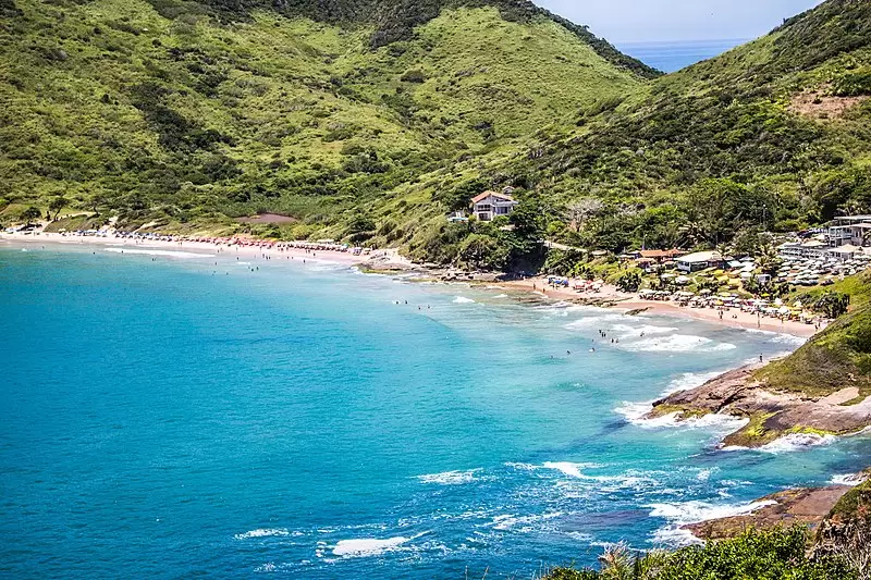 Playa en Búzios. Foto: Wikimedia Commons.