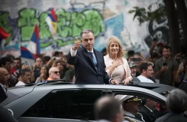 Así fue la jornada de asunción presidencial: acto en el Palacio Legislativo, traslado en auto eléctrico y traspaso de banda