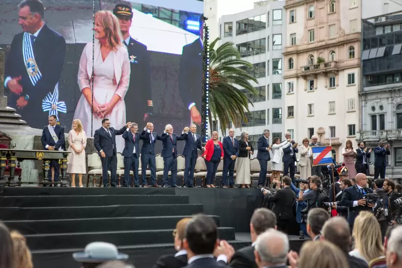La asunción de los ministros en la Plaza Independencia. Foto: Nicolás Garrido