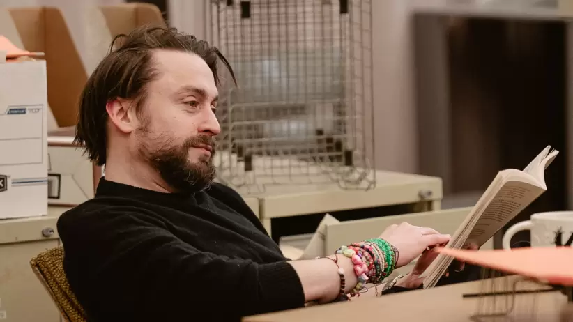 El reciente ganador de un Oscar, Kieran Culkin en las tablas, en la obra Glengarry Glen Ross. Imagen: Instagram