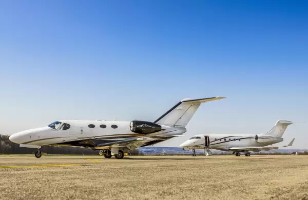 El lado oscuro del lujo: la contracara de los jets privados de los millonarios