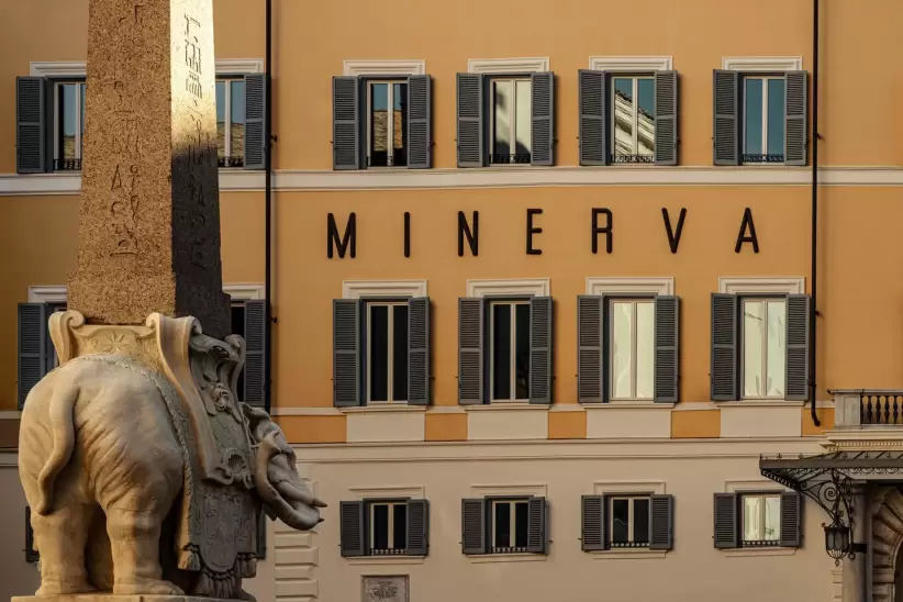 La Minerva  contará con 93 habitaciones, incluidas cuatro suites exclusivas con frescos en los techos y baños revestidos en mármol Rosso Verona.