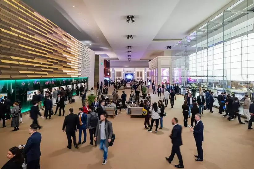 Watches and Wonders reportó una asistencia récord, con más de 55.000 visitantes a lo largo de la semana, frente a los 49.000 del año pasado.