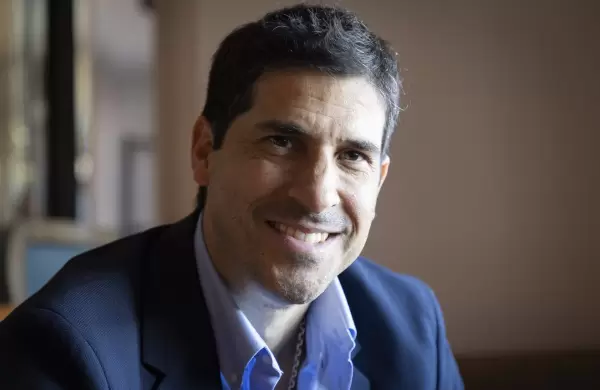 Juan Azcurra, gerente comercial de CHR Group: "El renacer del transporte ferroviario" y por qué Uruguay es "competitivo" en servicios portuarios