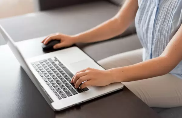 Casi el 60% de los hogares paraguayos tiene acceso a internet, pero se mantiene una deuda pendiente con el interior del país